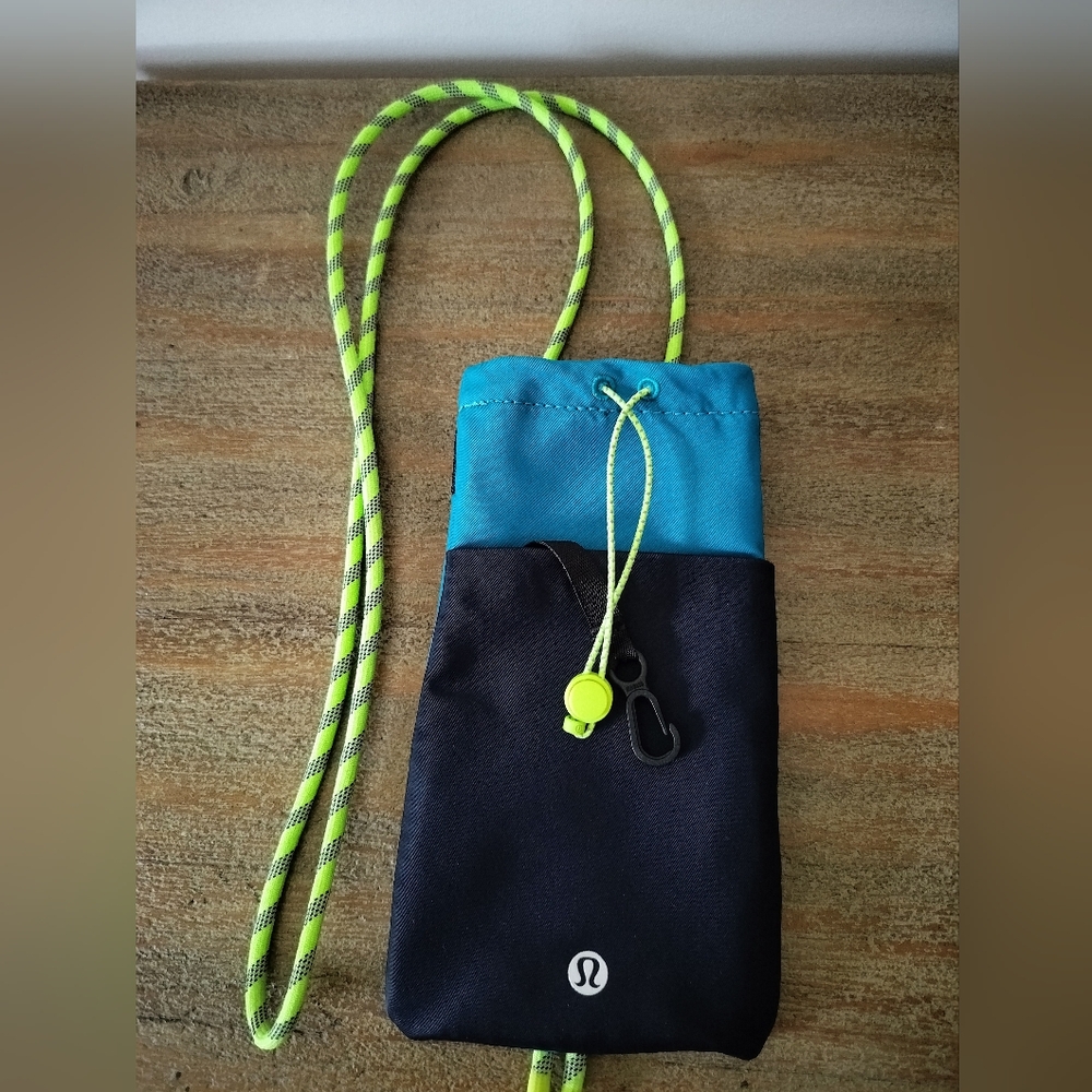 lululemon Play Forward Cross Body Pouch Multicolor